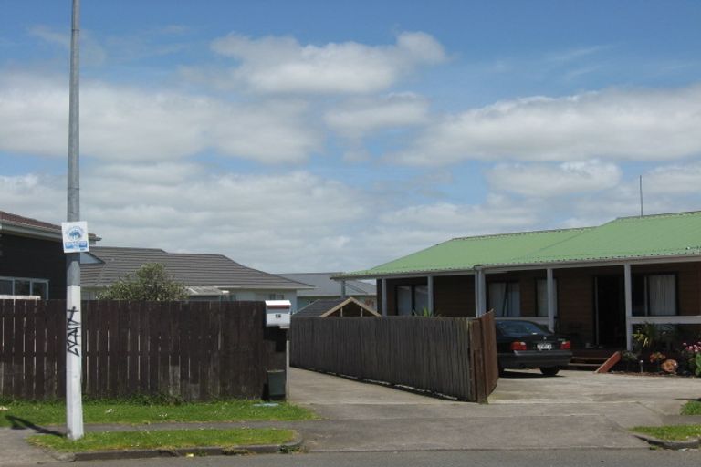 Photo of property in 26 Dungarvon Place, Clendon Park, Auckland, 2103