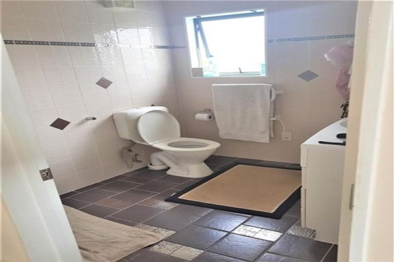 Photo of property in 3 Trotting Terrace, Fairview Heights, Auckland, 0632