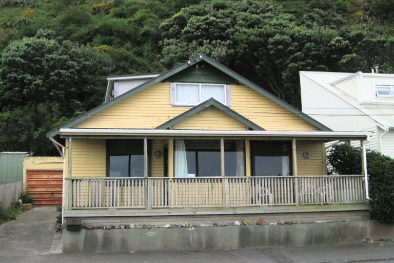 Photo of property in 186 The Esplanade, Island Bay, Wellington, 6023