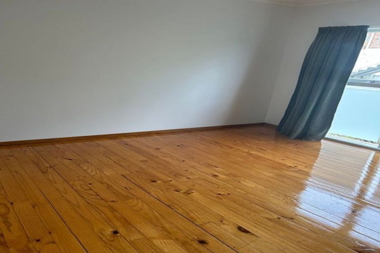 Photo of property in 2/70 Gladstone Road, Northcote, Auckland, 0627