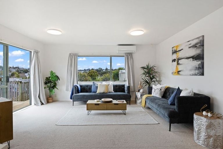 Photo of property in 1/12 Sunnyfield Crescent, Glenfield, Auckland, 0629