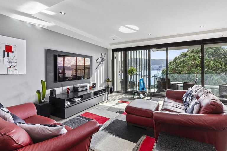 Photo of property in Dune, 2c/138 Oriental Parade, Oriental Bay, Wellington, 6011