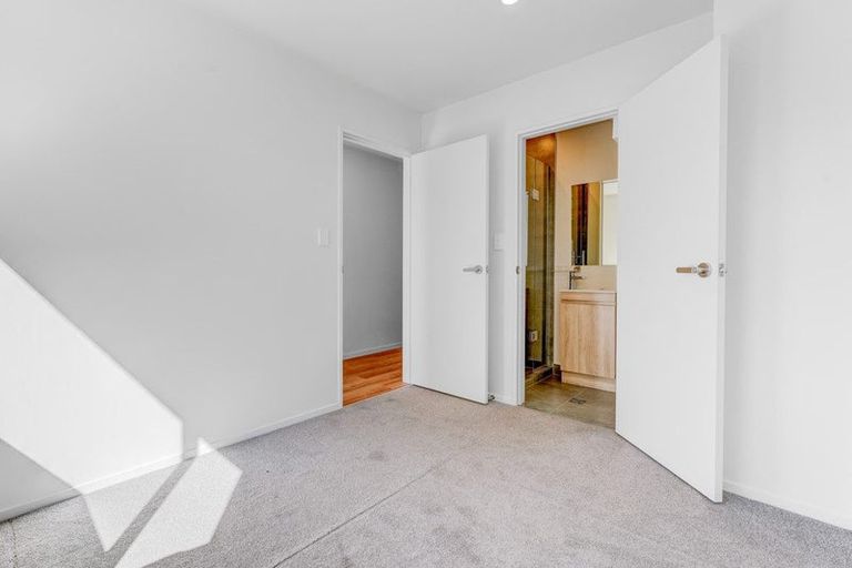 Photo of property in 11/9 Schnapper Rock Road, Greenhithe, Auckland, 0632