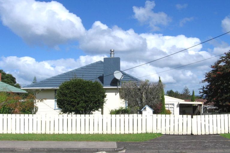 Photo of property in 6 Strid Road, Te Atatu South, Auckland, 0610