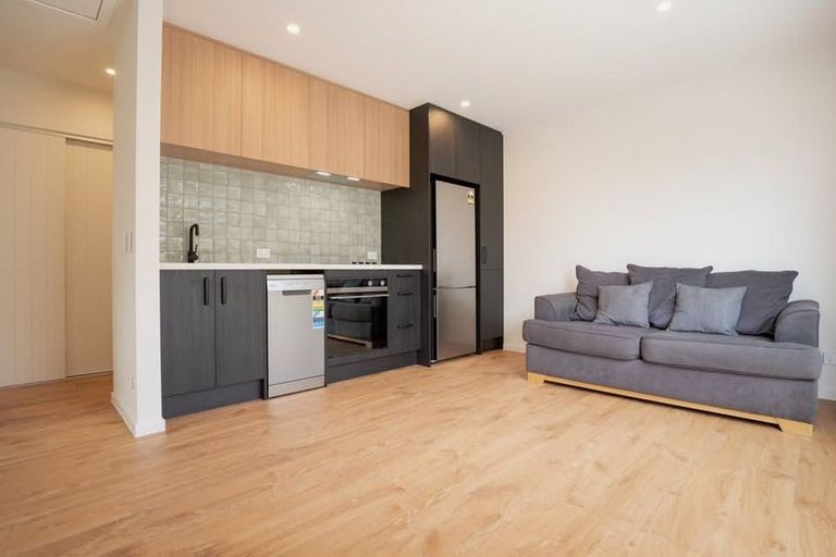 Photo of property in 19 Shelduck Road, Jacks Point, 9371