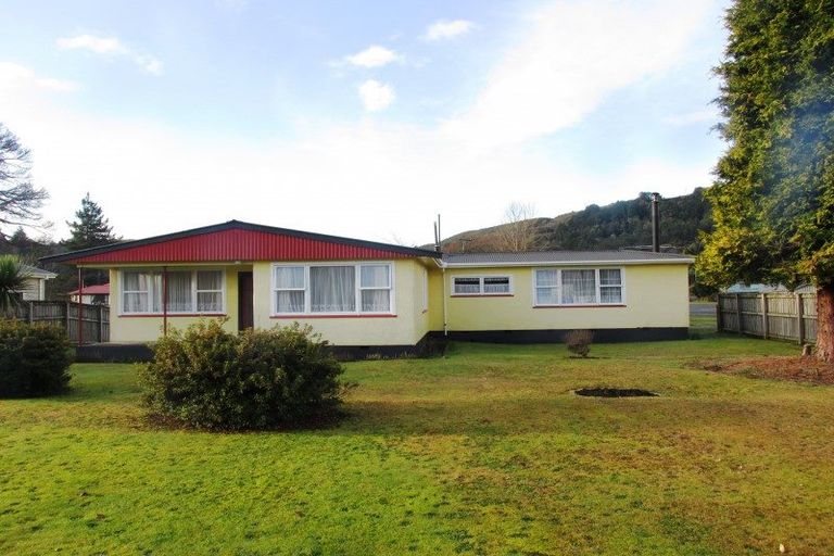 Photo of property in 75 Buller Road, Reefton, 7830