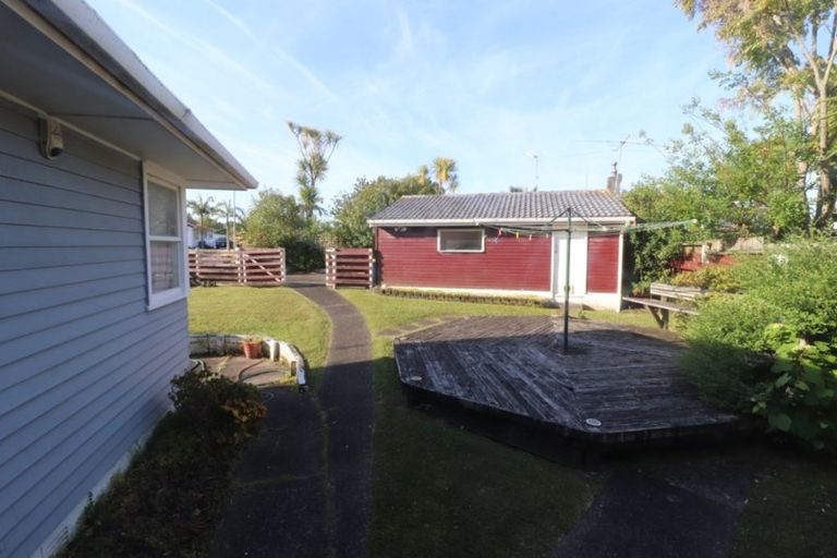 Photo of property in 1 Ngatoa Place, Glenfield, Auckland, 0629