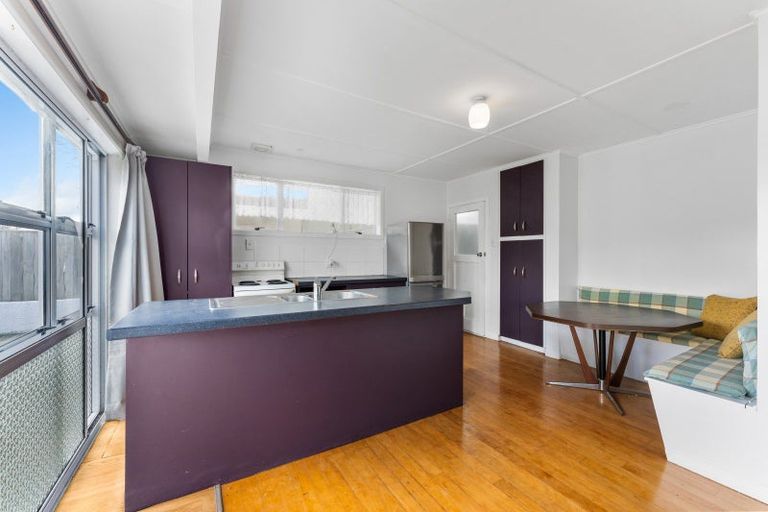 Photo of property in 2 Stoke Place, Awapuni, Palmerston North, 4412