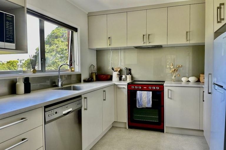 Photo of property in 2/4 Wilding Avenue, Northcote Point, Auckland, 0627