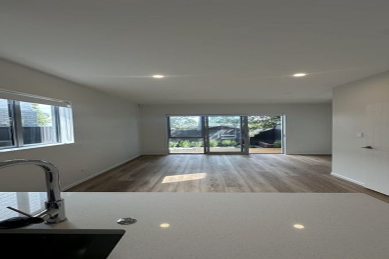 Photo of property in 3/15 Sea Vista Avenue, Beach Haven, Auckland, 0626