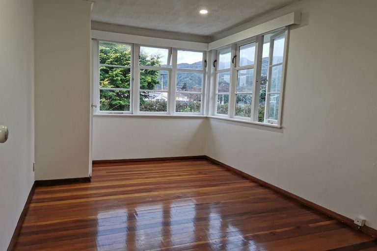 Photo of property in 323 Oxford Terrace, Avalon, Lower Hutt, 5011