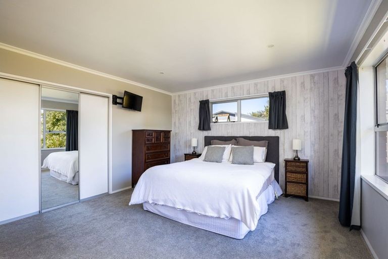 Photo of property in 16 Leon Place, Waitara, 4320