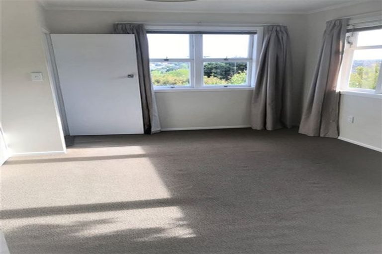 Photo of property in 76 Pupuke Road, Hillcrest, Auckland, 0627