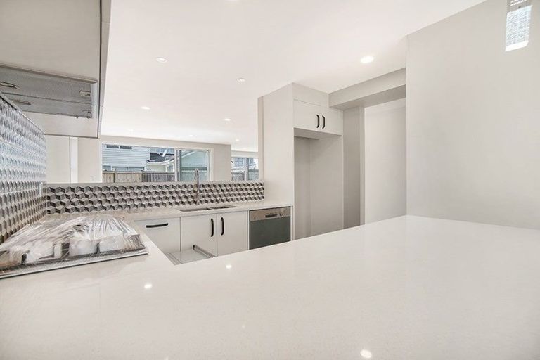 Photo of property in 1 Peat Way, Takanini, 2112