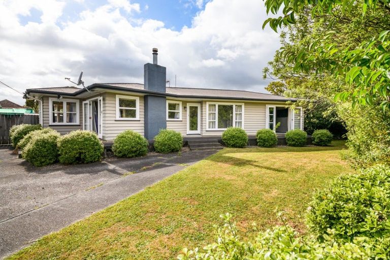 Photo of property in 18 Woburn Place, Takaro, Palmerston North, 4412