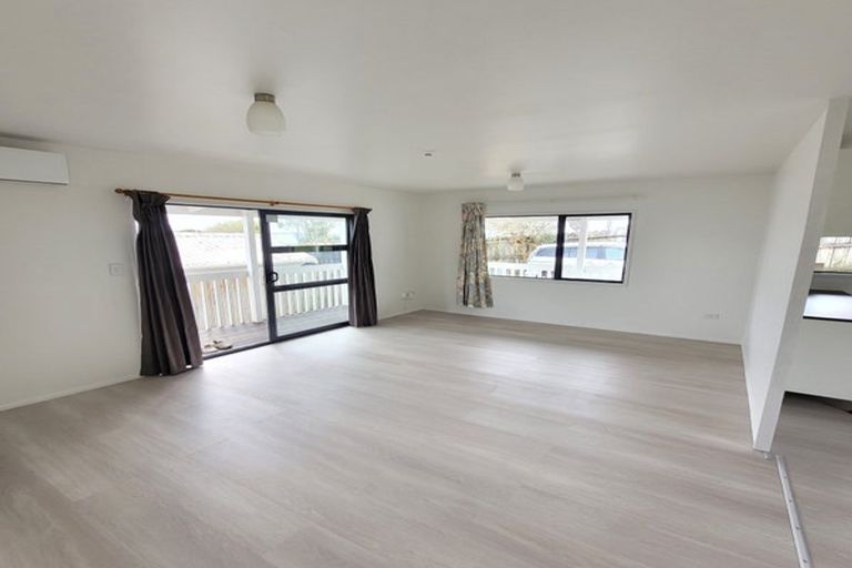 Photo of property in 1/100 Birkdale Road, Birkdale, Auckland, 0626