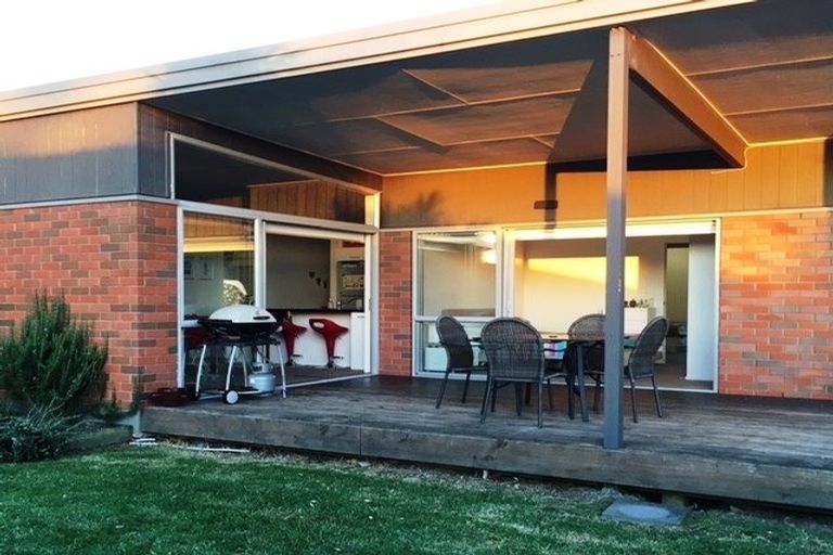 Photo of property in 32 Norcross Avenue, Henderson, Auckland, 0612