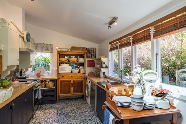 Photo of property in 12 Russell Street, Stepneyville, Nelson, 7010