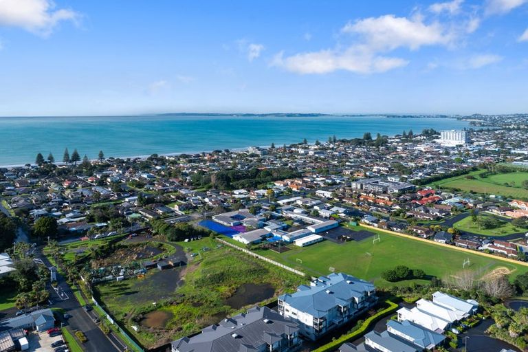 Photo of property in 62 Rewa Rewa Lane, Orewa, 0931