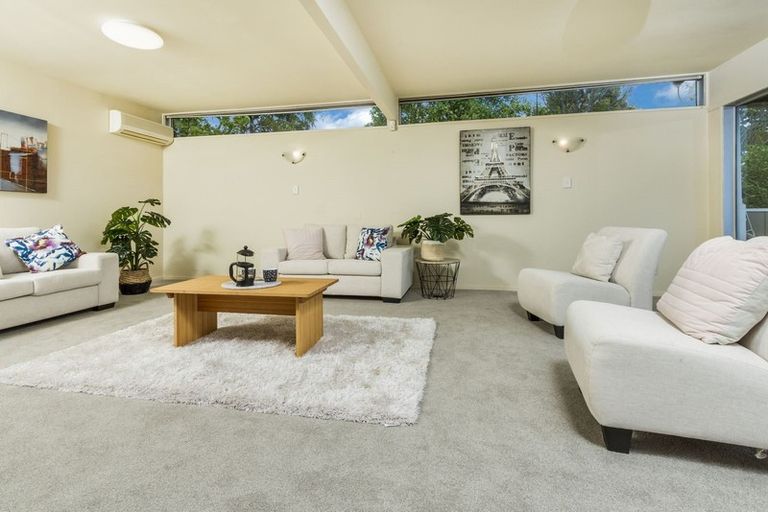 Photo of property in 51 Gladstone Road, Northcote, Auckland, 0627