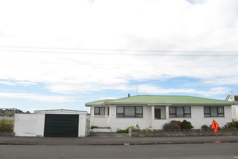 Photo of property in 14 Jackson Street, College Estate, Whanganui, 4500