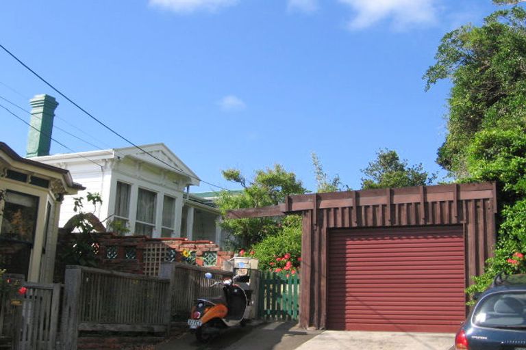 Photo of property in 35 Myrtle Crescent, Mount Cook, Wellington, 6021