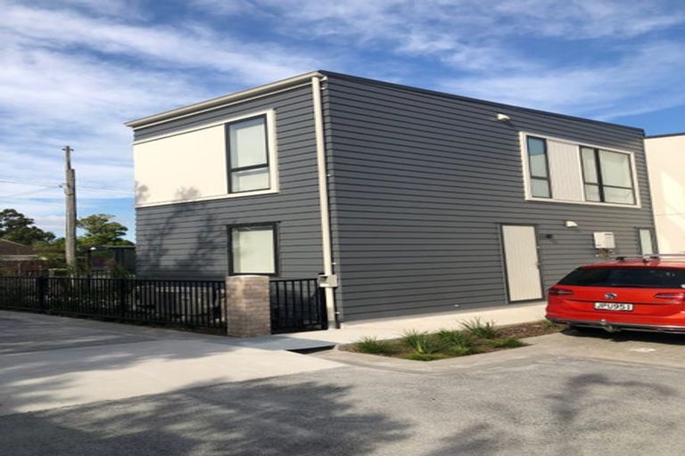 Photo of property in 2 Patariki Way, Beach Haven, Auckland, 0626