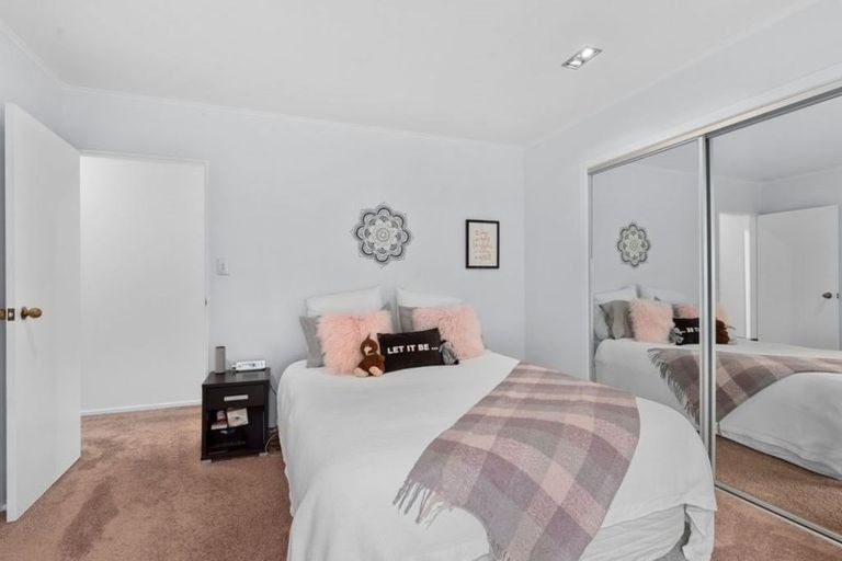 Photo of property in 1/34 Aberdeen Road, Campbells Bay, Auckland, 0620