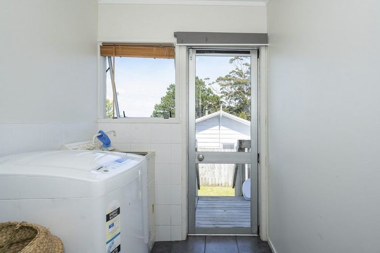 Photo of property in 4/23 Luckens Road, West Harbour, Auckland, 0618
