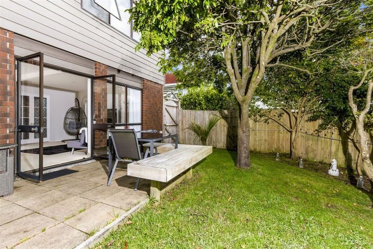 Photo of property in 2/14 Aramoana Avenue, Devonport, Auckland, 0624