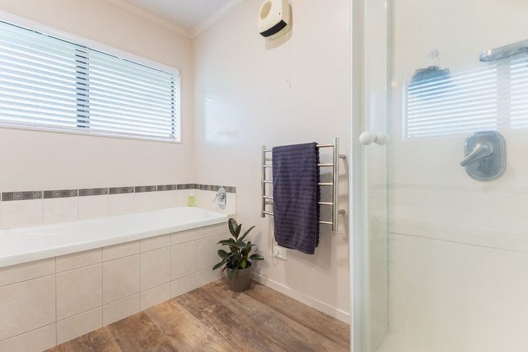 Photo of property in 130 Weggery Drive, Waikanae Beach, Waikanae, 5036