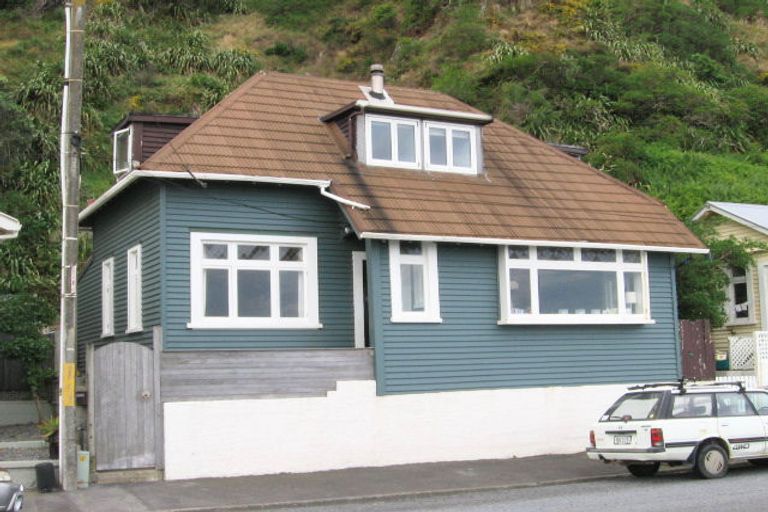 Photo of property in 182 The Esplanade, Island Bay, Wellington, 6023