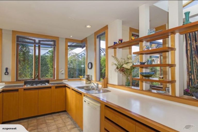 Photo of property in 23 Golf Road, Heretaunga, Upper Hutt, 5018