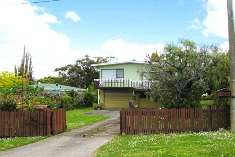 Photo of property in 11 Capitol Road, Matakatia, Whangaparaoa, 0930