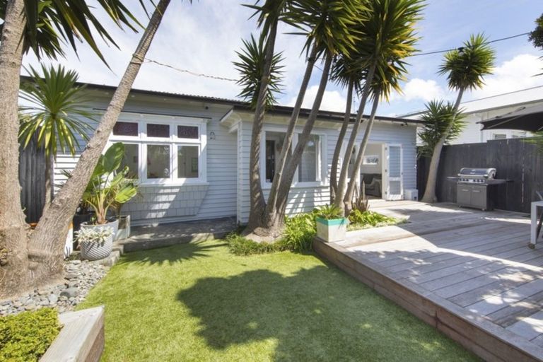 Photo of property in 14a Pelham Avenue, Point Chevalier, Auckland, 1022