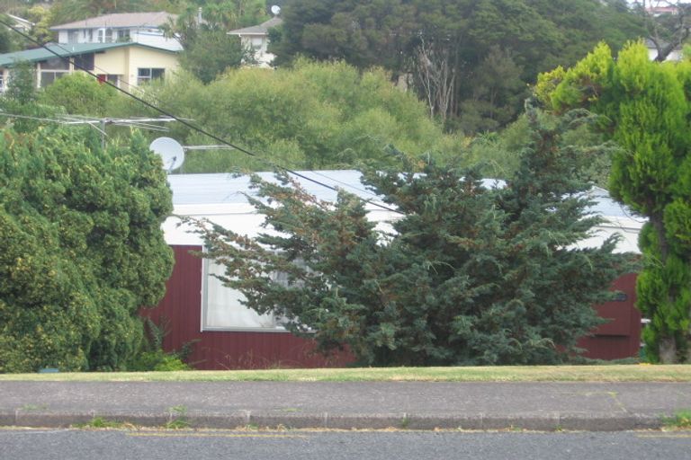 Photo of property in 24 Peach Road, Glenfield, Auckland, 0629