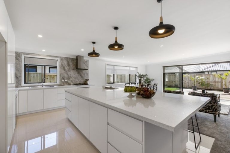 Photo of property in 105 The Boulevard, Papamoa Beach, Papamoa, 3118