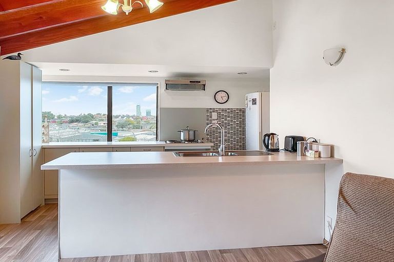 Photo of property in 3 Wolsley Avenue, Milford, Auckland, 0620