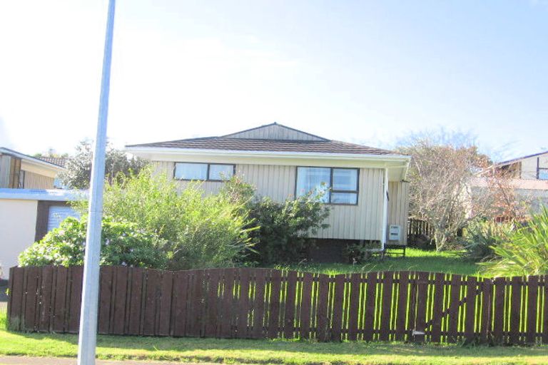 Photo of property in 2 Sentosa Place, Clover Park, Auckland, 2019