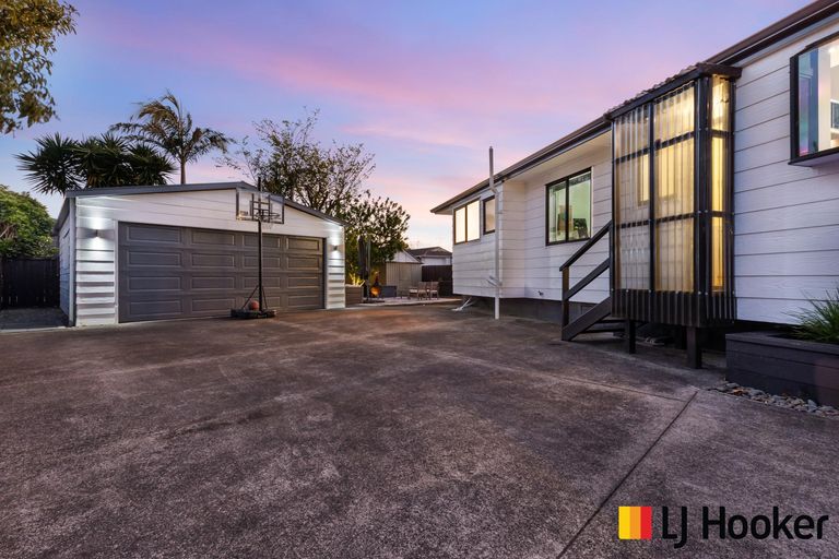 Photo of property in 18 Hadley Wood Drive, Wattle Downs, Auckland, 2103
