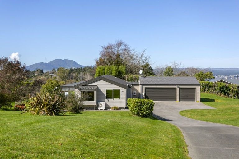 Photo of property in 18 Glen Mohr, Acacia Bay, Taupo, 3385