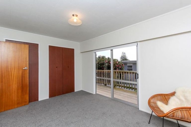 Photo of property in 12 Montana Place, Merrilands, New Plymouth, 4312