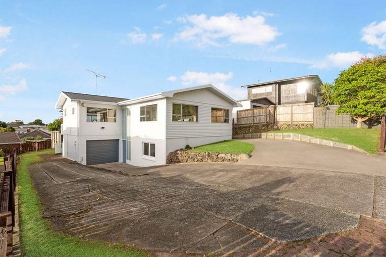 Photo of property in 3 Beechdale Crescent, Pakuranga Heights, Auckland, 2010