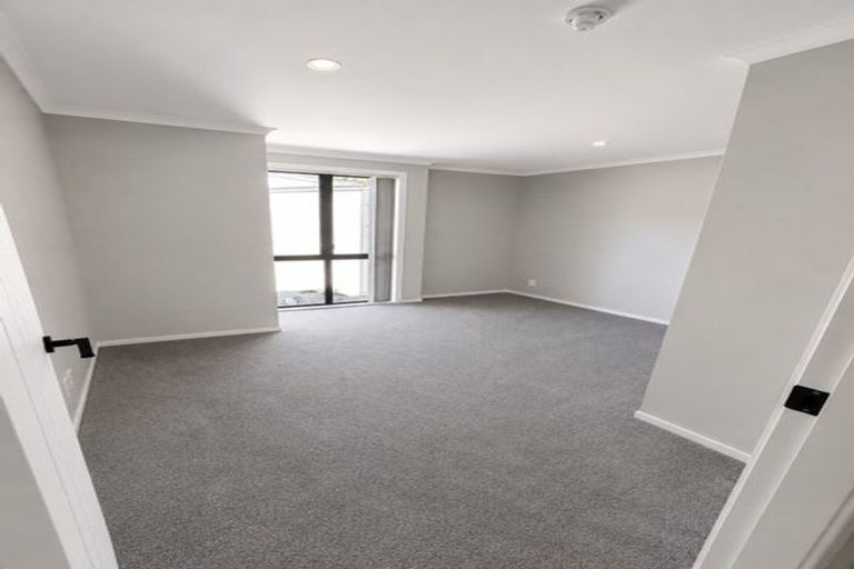 Photo of property in 9e Hinau Grove, Wainuiomata, Lower Hutt, 5014