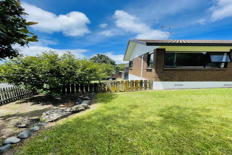 Photo of property in 1 John Webster Place, Glen Eden, Auckland, 0602