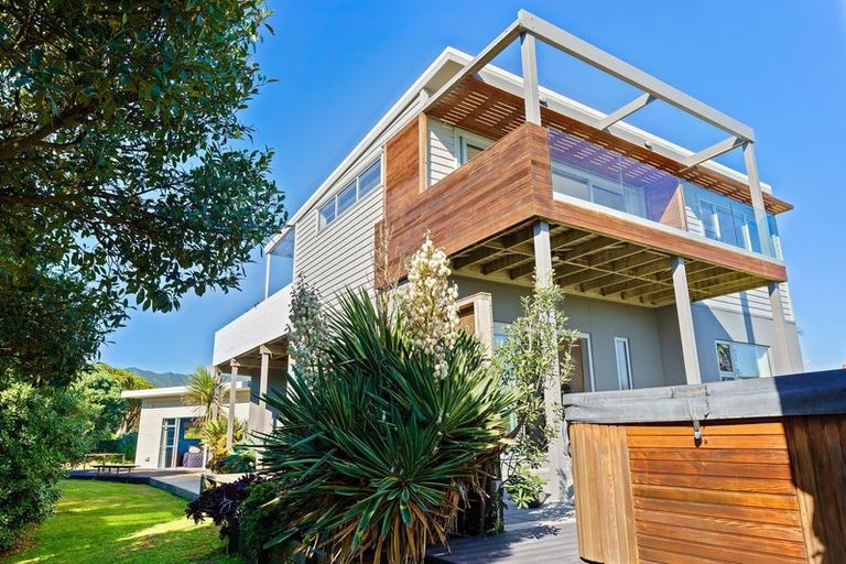 Photo of property in 114 Paetawa Road, Peka Peka, Waikanae, 5391