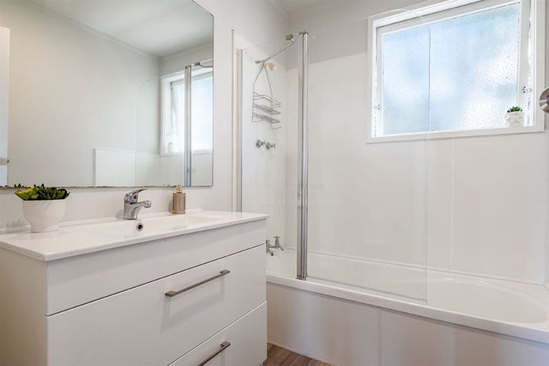 Photo of property in 7 Simon Ellice Drive, Bayview, Auckland, 0629