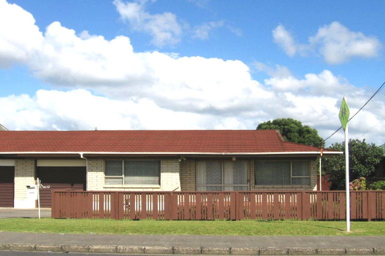 Photo of property in 1/2 Strid Road, Te Atatu South, Auckland, 0610