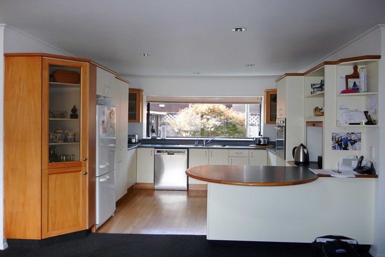 Photo of property in 8 Frank Frethey Place, Highlands Park, New Plymouth, 4312