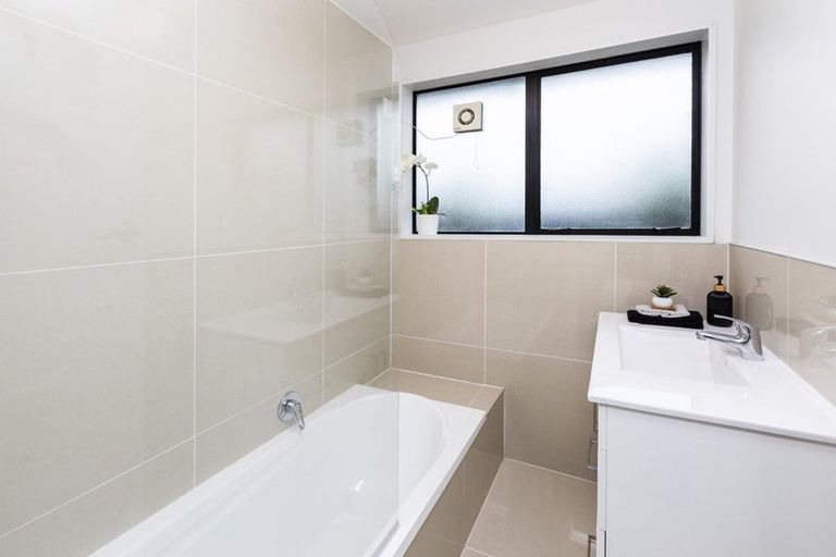 Photo of property in 10 Inca Place, Redwood, Christchurch, 8051